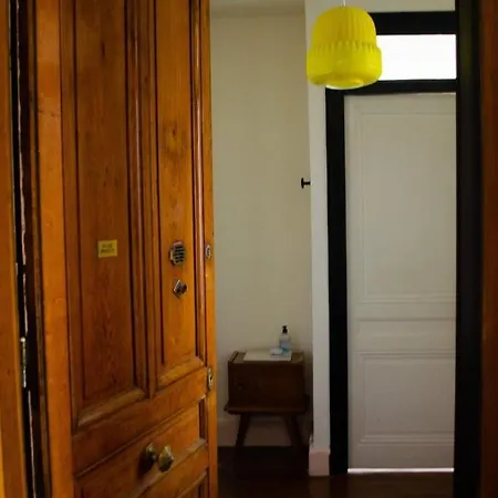 Chez Julie - Metro Garibaldi - University Apartment